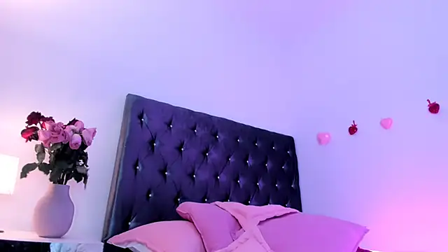 Snapshot of CoralineKam1 chatting on February 15, 12:04 am CoralineKam1 online show from February 15, 12:04 am