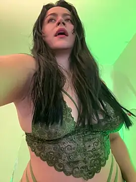 Snapshot of CoralineKam1 chatting on March 17, 5:05 pm CoralineKam1 online show from March 17, 5:05 pm