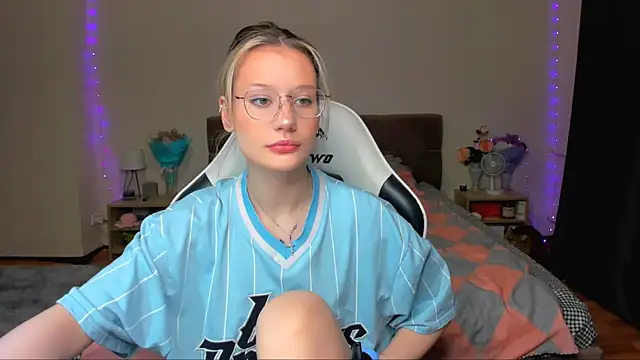 DearLia online show from October 18, 9:48 pm