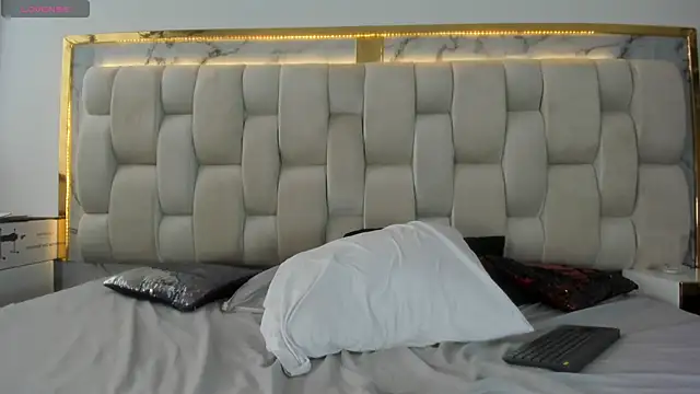 Hanna lens online show from January 15, 6:00 pm