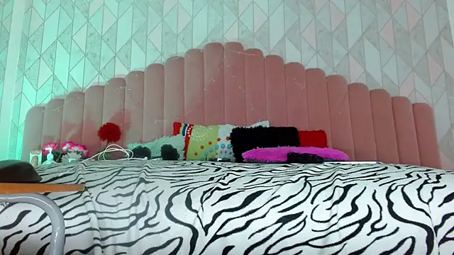 Snapshot of angelyy_02 chatting on December 5, 3:48 am angelyy 02 online show from December 5, 3:48 am