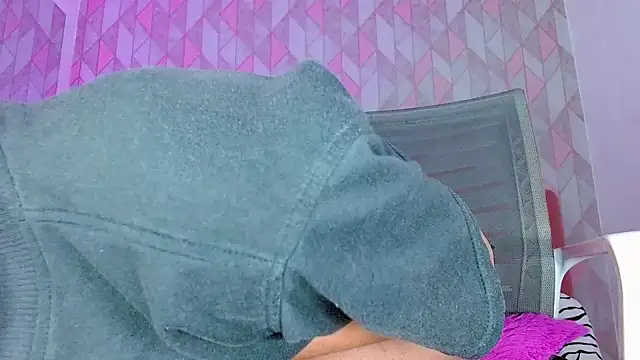 Snapshot of angelyy_02 chatting on December 11, 3:56 am angelyy 02 online show from December 11, 3:56 am