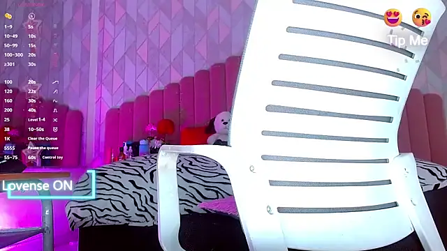 Snapshot of angelyy_02 chatting on December 20, 3:53 pm angelyy 02 online show from December 20, 3:53 pm