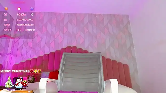 Snapshot of angelyy_02 chatting on December 25, 8:40 am angelyy 02 online show from December 25, 8:40 am