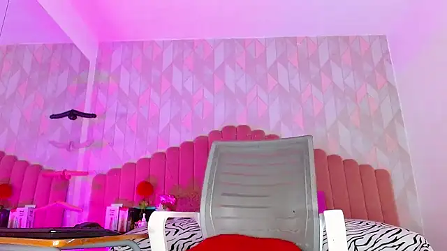 Snapshot of angelyy_02 chatting on February 5, 10:55 pm angelyy 02 online show from February 5, 10:55 pm