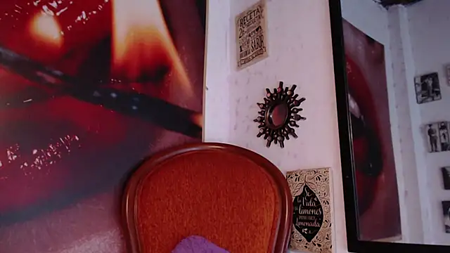 Snapshot of VenussTits97 chatting on December 3, 2:47 am VenussTits97 online show from December 3, 2:47 am