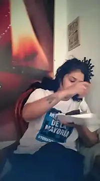 Snapshot of VenussTits97 chatting on December 15, 8:15 pm VenussTits97 online show from December 15, 8:15 pm