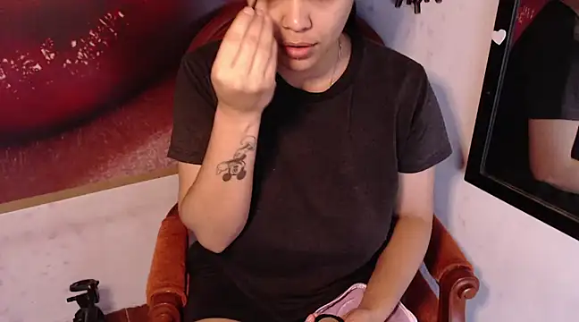 Snapshot of VenussTits97 chatting on January 2, 10:33 pm VenussTits97 online show from January 2, 10:33 pm