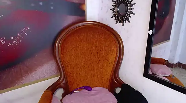 Snapshot of VenussTits97 chatting on February 9, 7:09 pm VenussTits97 online show from February 9, 7:09 pm