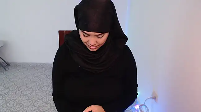 Snapshot of VenussTits97 chatting on February 20, 2:29 am VenussTits97 online show from February 20, 2:29 am