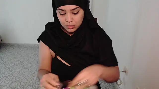 Snapshot of VenussTits97 chatting on February 23, 1:24 am VenussTits97 online show from February 23, 1:24 am