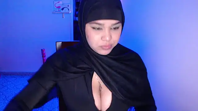 Snapshot of VenussTits97 chatting on March 18, 12:05 am VenussTits97 online show from March 18, 12:05 am