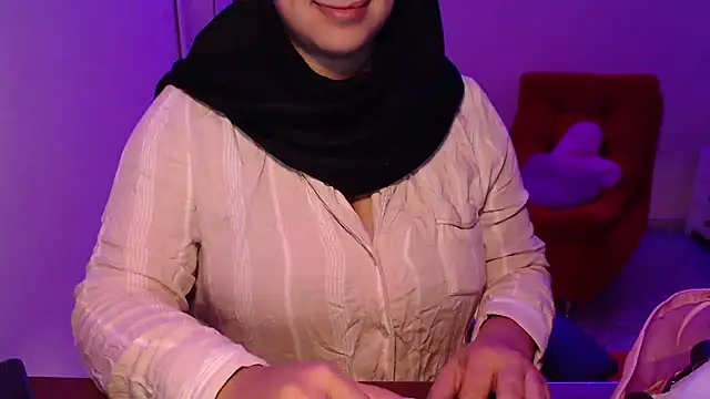 Snapshot of VenussTits97 chatting on January 11, 12:37 am VenussTits97 online show from January 11, 12:37 am