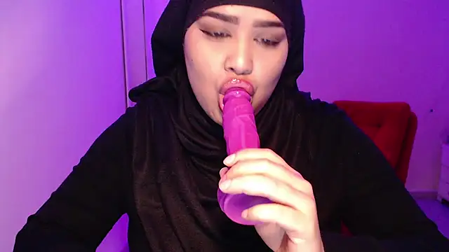 Snapshot of VenussTits97 chatting on June 13, 8:29 pm VenussTits97 online show from June 13, 8:29 pm