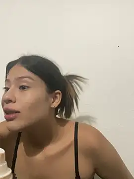 Snapshot of Sofia__cute3 chatting on February 20, 3:45 am Sofia cute3 online show from February 20, 3:45 am
