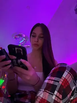 Snapshot of EricaWalls chatting on December 6, 10:19 pm EricaWalls online show from December 6, 10:19 pm