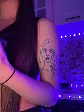 Snapshot of EricaWalls chatting on February 4, 3:00 am EricaWalls online show from February 4, 3:00 am