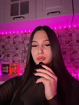 Snapshot of EricaWalls chatting on February 18, 1:43 am EricaWalls online show from February 18, 1:43 am