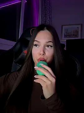 Snapshot of EricaWalls chatting on November 8, 11:25 pm EricaWalls online show from November 8, 11:25 pm