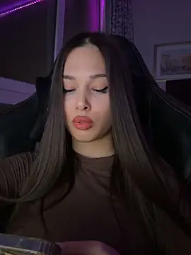 Snapshot of EricaWalls chatting on November 10, 3:00 pm EricaWalls online show from November 10, 3:00 pm