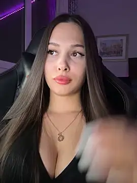 Snapshot of EricaWalls chatting on November 22, 7:24 pm EricaWalls online show from November 22, 7:24 pm