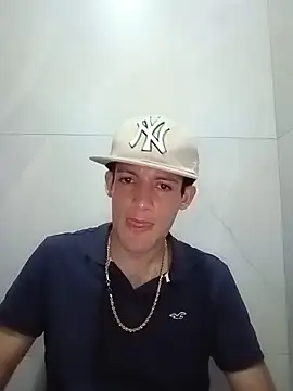 Snapshot of Duvan_Martinez23 chatting on June 30, 8:59 am Duvan Martinez23 online show from June 30, 8:59 am