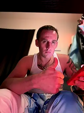 Snapshot of PeytonJohnn chatting on November 13, 2:43 am PeytonJohnn online show from November 13, 2:43 am