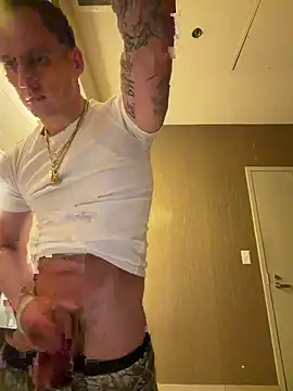 Snapshot of PeytonJohnn chatting on November 15, 8:11 am PeytonJohnn online show from November 15, 8:11 am