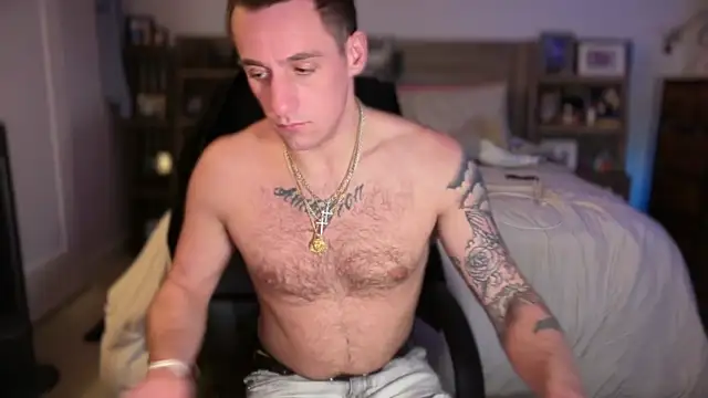 Snapshot of PeytonJohnn chatting on November 19, 5:29 am PeytonJohnn online show from November 19, 5:29 am