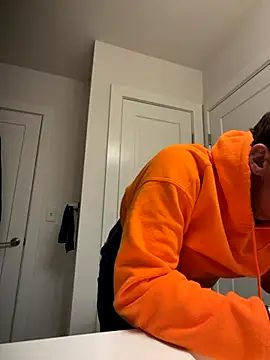 Snapshot of PeytonJohnn chatting on November 25, 6:35 am PeytonJohnn online show from November 25, 6:35 am