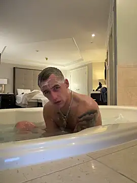 Snapshot of PeytonJohnn chatting on December 4, 9:07 am PeytonJohnn online show from December 4, 9:07 am