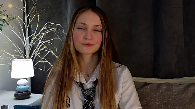 Snapshot of MonaEldon chatting on December 11, 1:26 am MonaEldon online show from December 11, 1:26 am