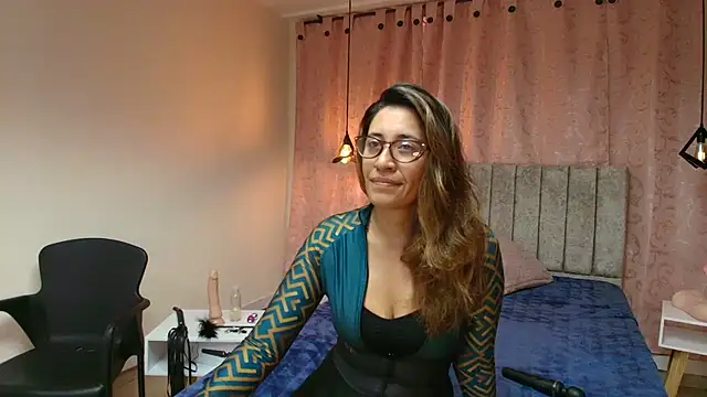 Snapshot of VioletaScott_ chatting on February 6, 12:48 pm VioletaScott online show from February 6, 12:48 pm