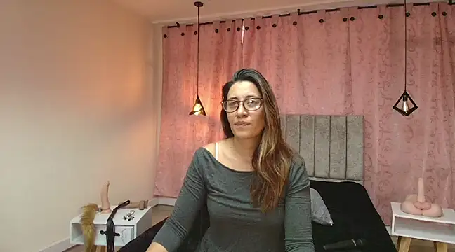 Snapshot of VioletaScott_ chatting on February 13, 12:43 pm VioletaScott online show from February 13, 12:43 pm