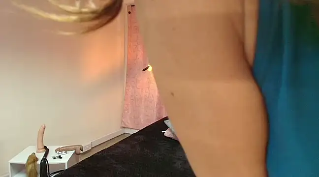 Snapshot of VioletaScott_ chatting on February 17, 12:48 pm VioletaScott online show from February 17, 12:48 pm