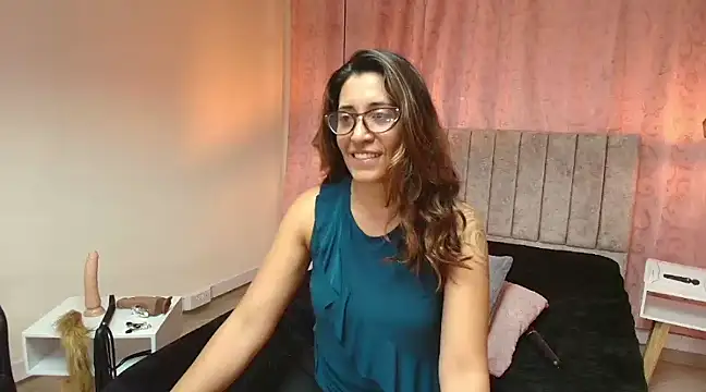 Snapshot of VioletaScott_ chatting on February 17, 6:59 pm VioletaScott online show from February 17, 6:59 pm