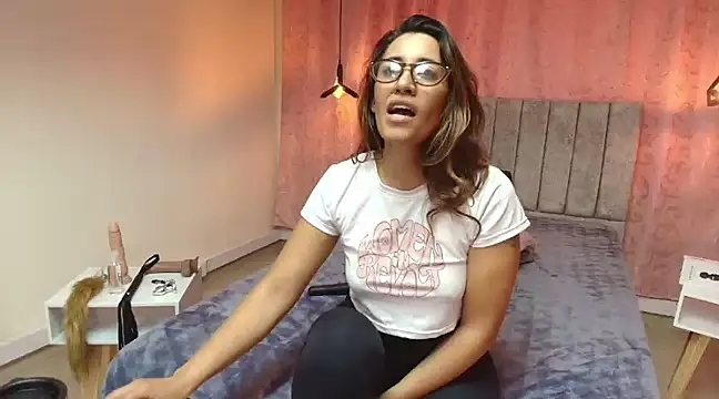 Snapshot of VioletaScott_ chatting on February 18, 4:59 pm VioletaScott online show from February 18, 4:59 pm