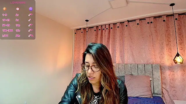 Snapshot of VioletaScott_ chatting on March 17, 1:08 pm VioletaScott online show from March 17, 1:08 pm