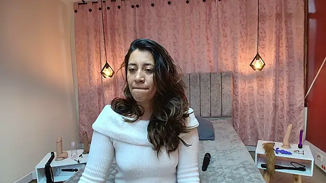 Snapshot of VioletaScott_ chatting on September 19, 1:12 pm VioletaScott online show from September 19, 1:12 pm