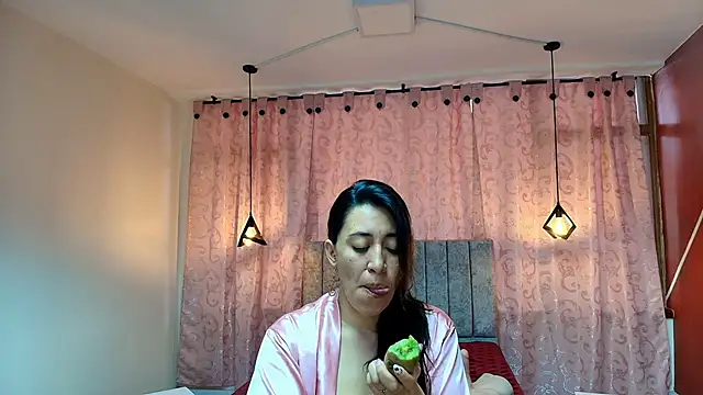 Snapshot of VioletaScott_ chatting on October 15, 3:34 pm VioletaScott online show from October 15, 3:34 pm