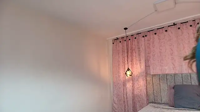 Snapshot of VioletaScott_ chatting on November 8, 1:11 pm VioletaScott online show from November 8, 1:11 pm