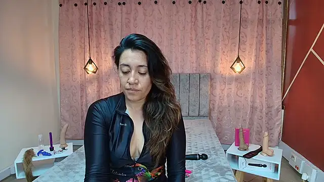 Snapshot of VioletaScott_ chatting on November 11, 1:11 pm VioletaScott online show from November 11, 1:11 pm