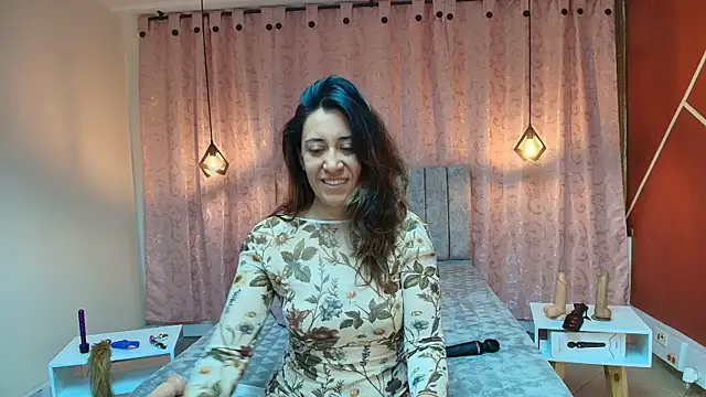 Snapshot of VioletaScott_ chatting on November 13, 1:21 pm VioletaScott online show from November 13, 1:21 pm