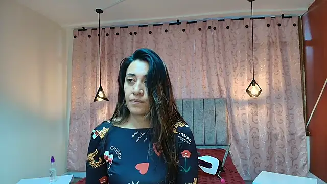 Snapshot of VioletaScott_ chatting on December 3, 1:31 pm VioletaScott online show from December 3, 1:31 pm