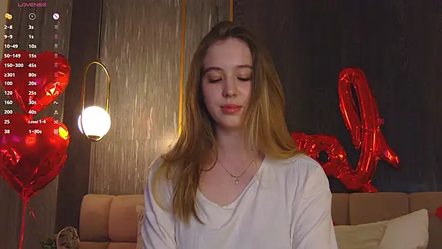 LoraineLuff online show from February 21, 6:04 pm