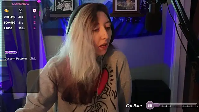 lovelylucyy online show from December 6, 7:01 pm