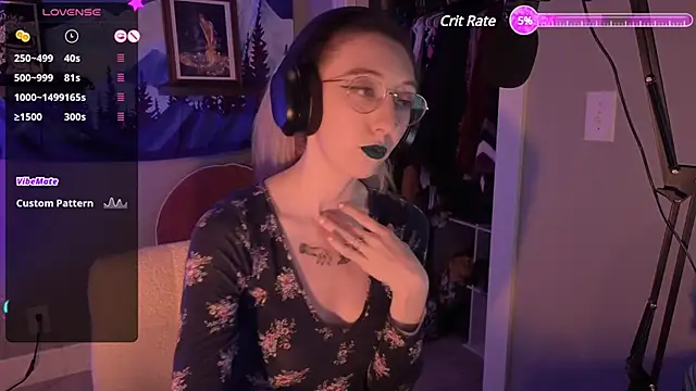 lovelylucyy online show from January 1, 1:58 am