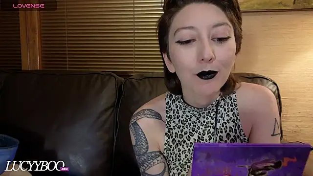 Snapshot of lovelylucyy chatting on January 8, 12:46 am lovelylucyy online show from January 8, 12:46 am