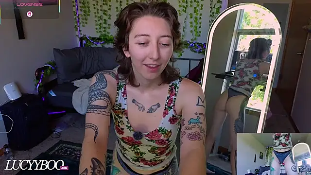 lovelylucyy online show from July 9, 9:41 pm