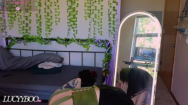 lovelylucyy online show from July 10, 9:06 pm
